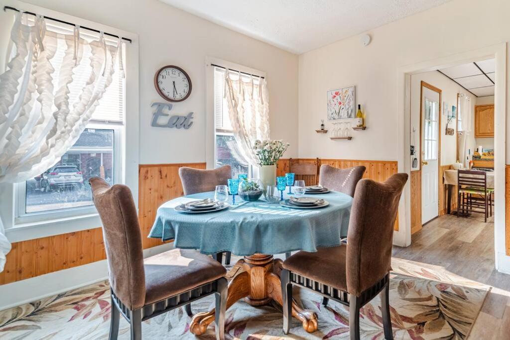 Cottage In The Falls, 2 B, 2 Bath, Fireplace Куахога Фолс Екстериор снимка