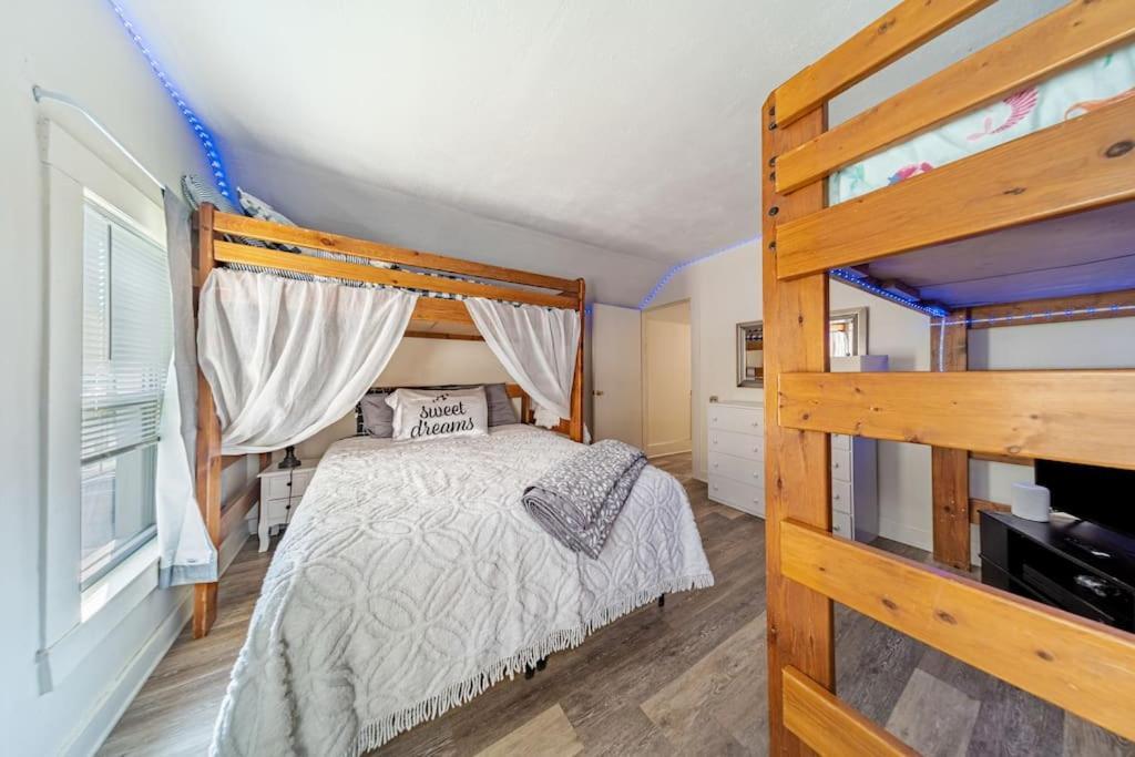 Cottage In The Falls, 2 B, 2 Bath, Fireplace Куахога Фолс Екстериор снимка