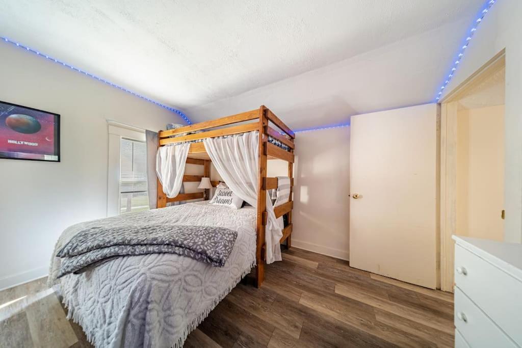 Cottage In The Falls, 2 B, 2 Bath, Fireplace Куахога Фолс Екстериор снимка